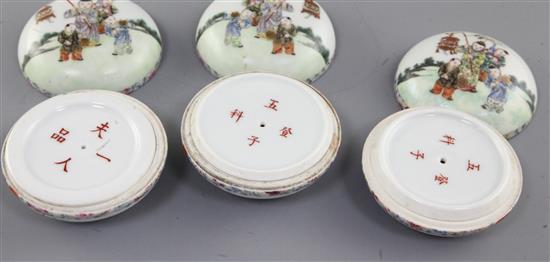 A set of three Chinese famille rose boxes, liners and covers, 19th century, diameter 9cm, one cover cracked